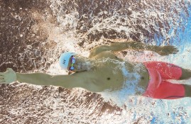 电子竞技足球官网-东契奇回归赛场，连败首场状态亮眼，雄鹿观众沸腾！