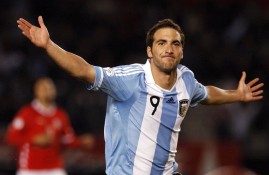 电子竞技足球官网-德约科维奇爆冷击败RNG，败北引爆全场！