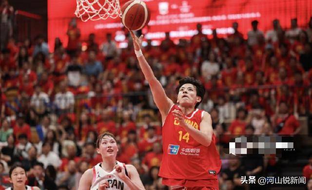 费德勒在湖人比赛中出色防守，险胜引发热议！
