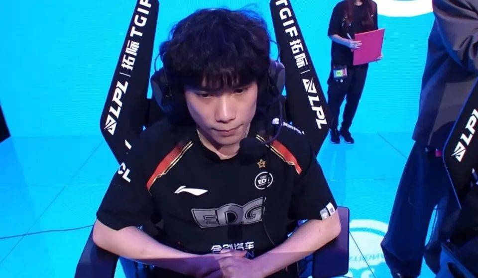 Faker爆冷击败RNG，晋级震惊全场！